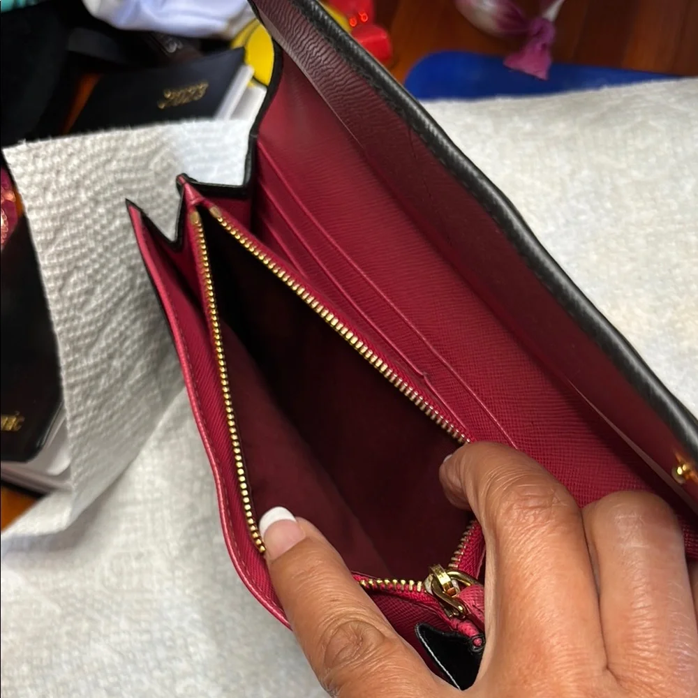Prada Large Saffiano Wallet - Picture 5 of 15